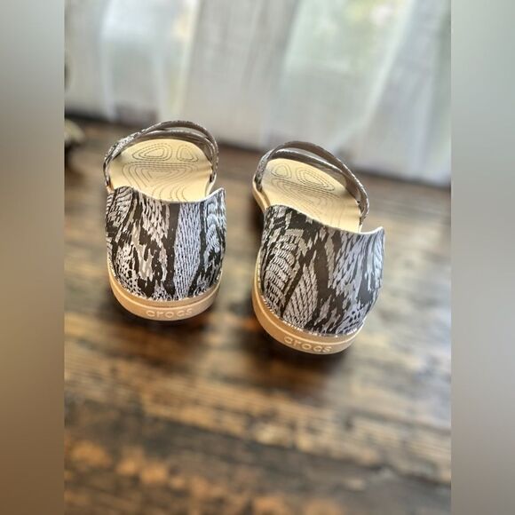 CROCS Tulum Open Toe Flat Gray Snake 3-Strap Flat Sandals Size 6 - Picture 10 of 12